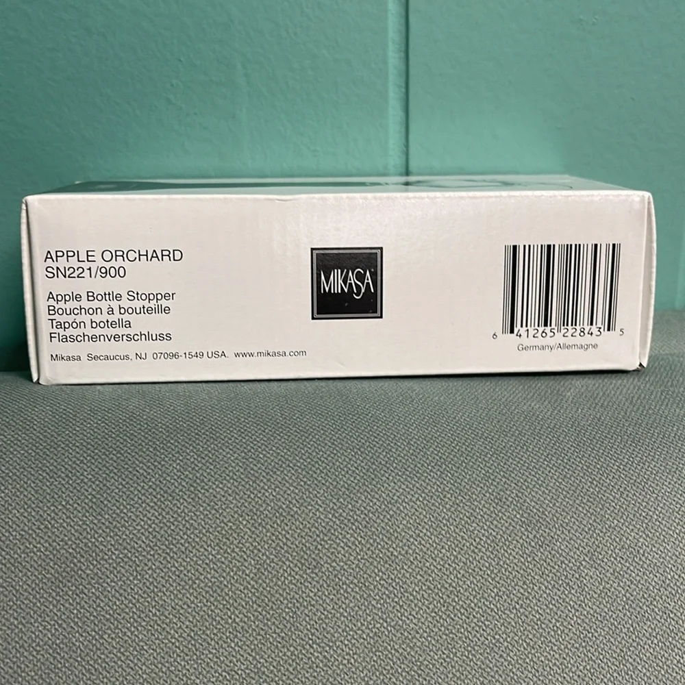 BNWT Mikasa Clear Glass Apple Bottle Stopper